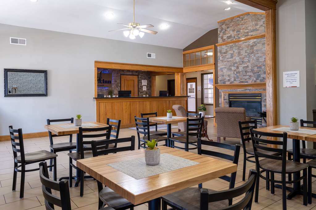 AmericInn by Wyndham Cedar Rapids North - photo 35