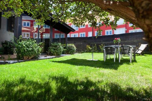 Maravillosa Vivienda Con Jardin Y Barbacoa — Mino