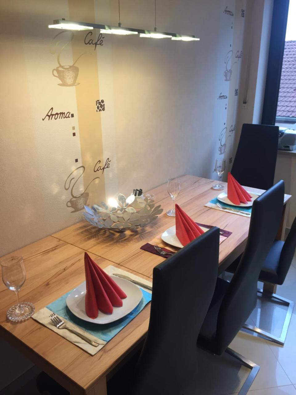 Exclusive Living Apartment 2 Zimmer Bis Zu 4 Personen — 4-Star Luxury Hotel in Rosstal, Germany