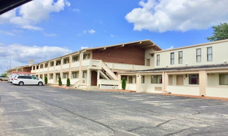 Red Carpet Inn Great Lakes - photo 3