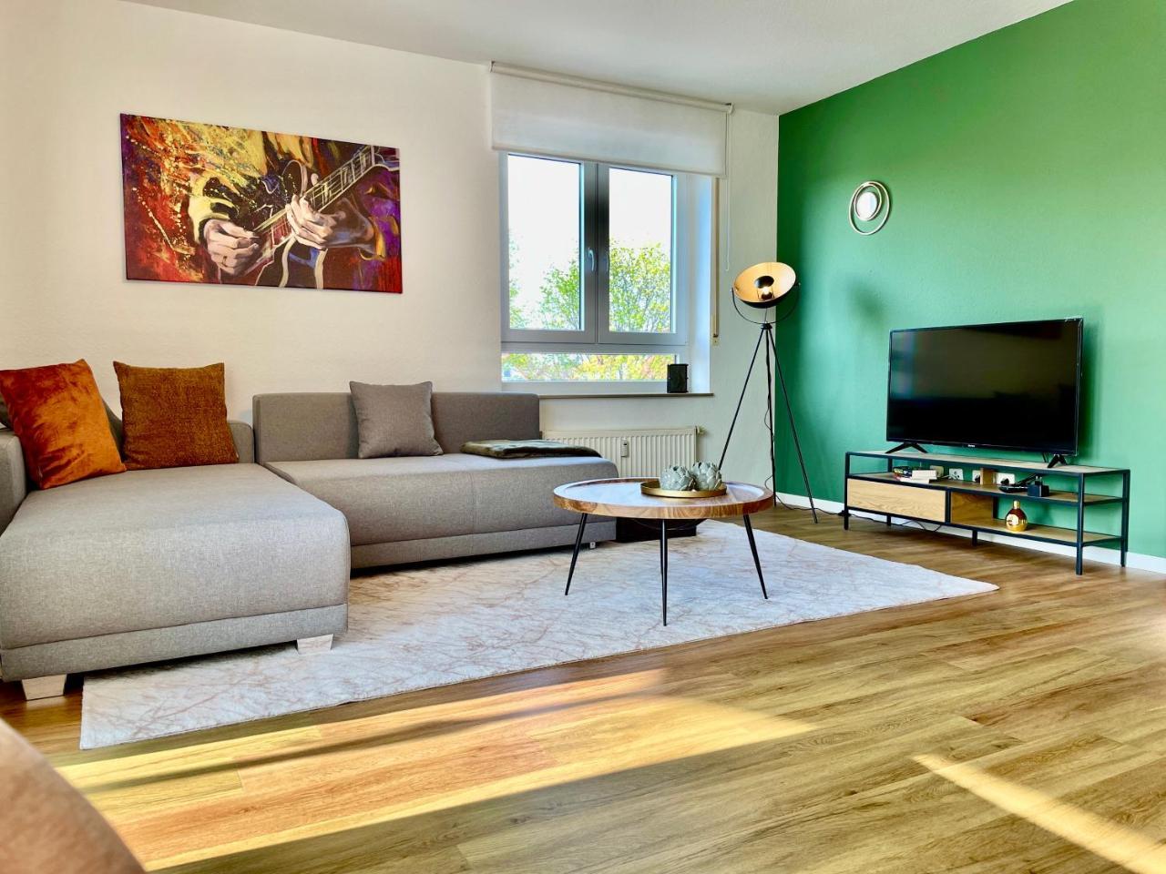 LaMiaCasa Balcony Near Bosch and Train Station — 5-Star Luxury Hotel in Renningen, Germany