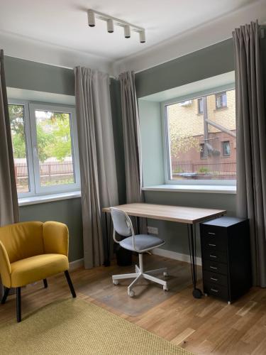 Pas draugą Šalkauskio g in Kaunas, Lithuania