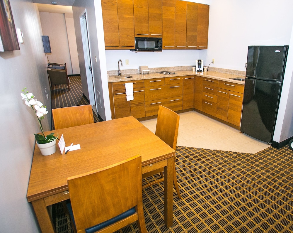 Pointe Plaza Hotel - photo 24
