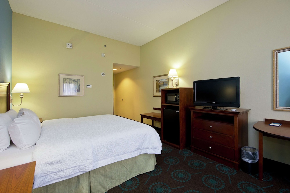 Hampton Inn Martinsburg South Inwood - photo 20