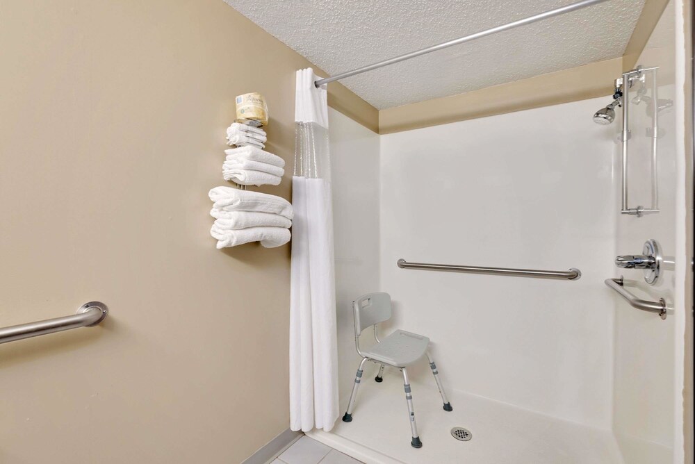 Travelodge Grand Forks - photo 24