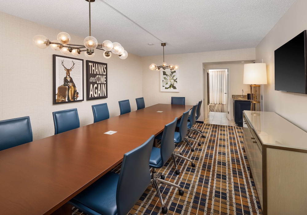 Embassy Suites by Hilton Atlanta Buckhead - photo 14
