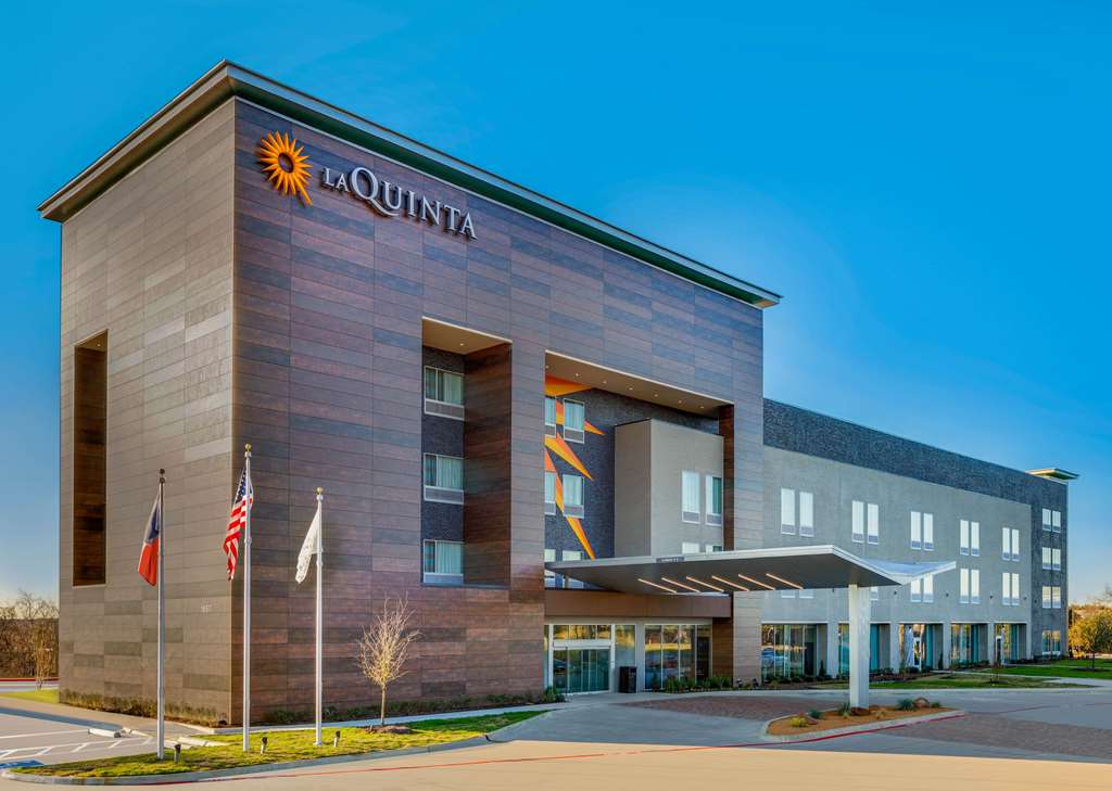 La Quinta Inn & Suites by Wyndham Lewisville - photo 7