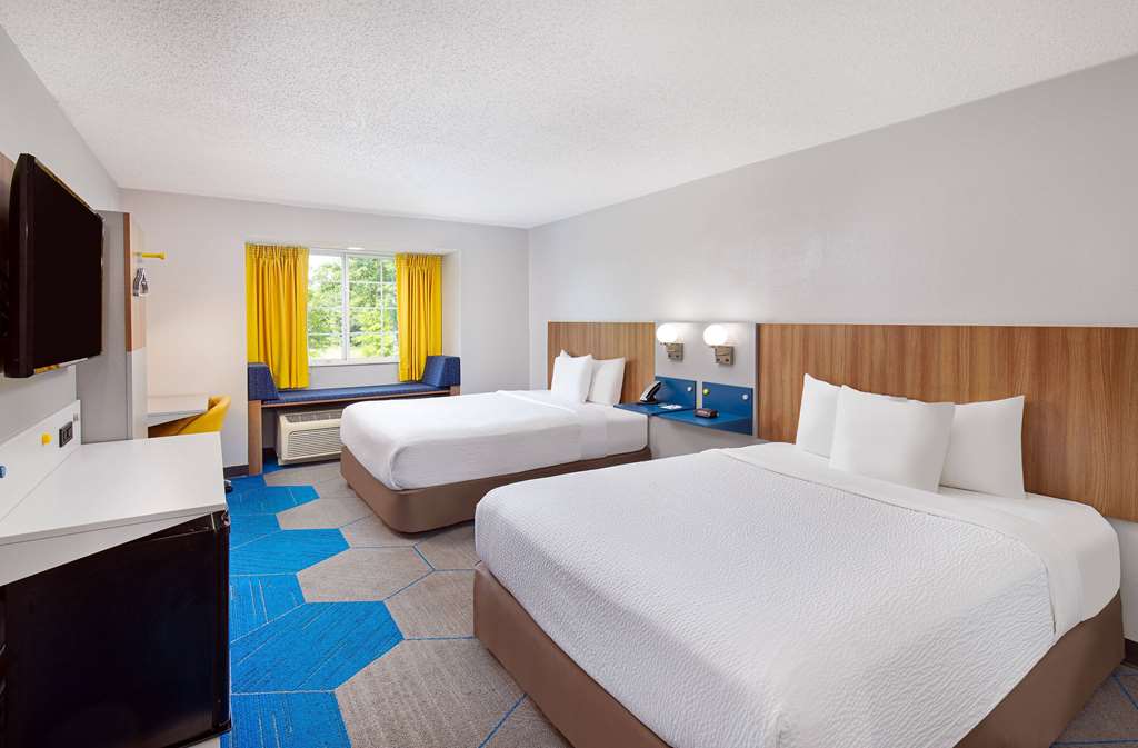 Microtel Inn and Suites by Wyndham Columbus North - photo 6