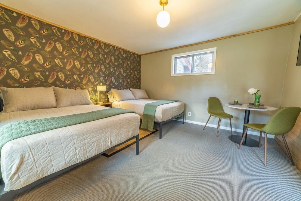 The Springs Motel - photo 5