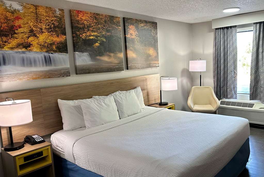 Days Inn by Wyndham Columbia NE Fort Jackson - photo 11