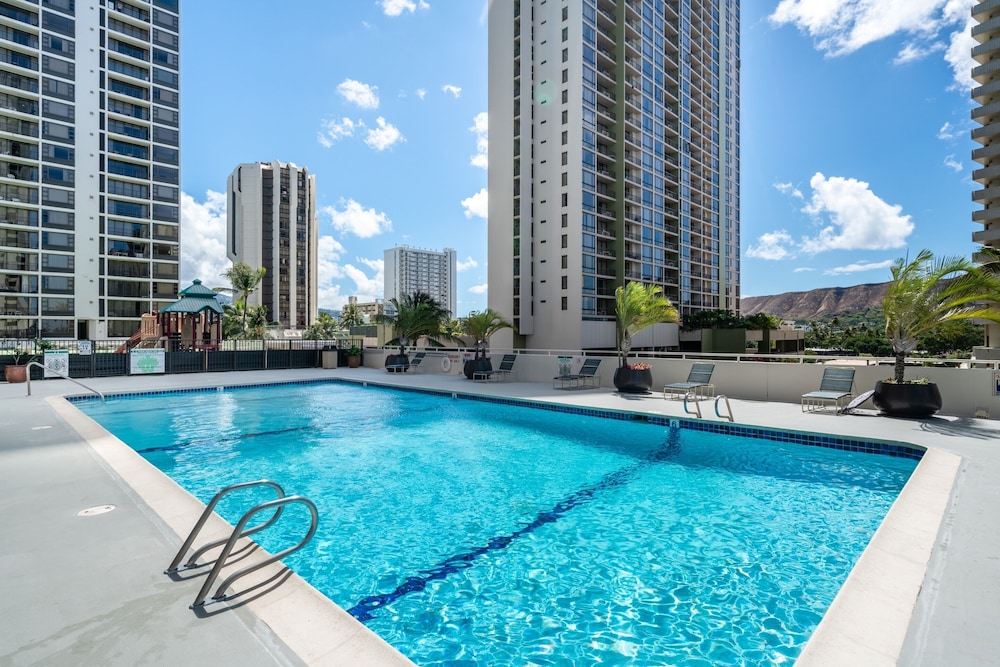 Light & Airy 8th Floor Ocean View Condo with Lanai and FREE Parking by Koko Resort Vacation Rentals - photo 16