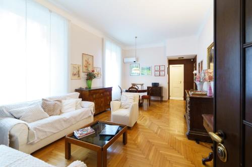 Intrho Vintage Central Flat — 4-Star Luxury Hotel in Milan, Italy