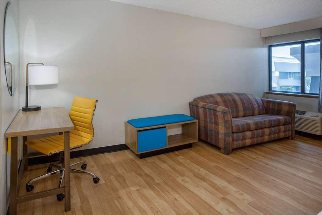 Days Inn by Wyndham Pleasant Prairie Kenosha - photo 32