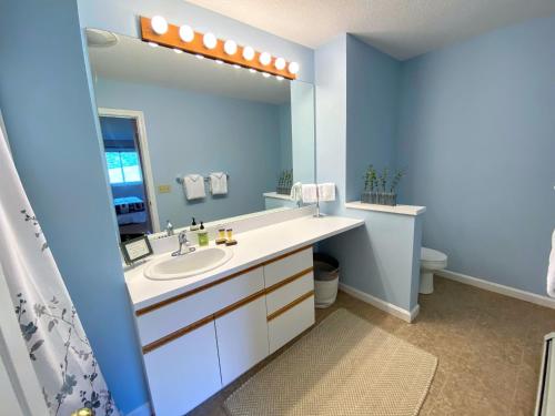 F4 Warm Fairway Village Townhome mountain views and large lawn So much to do - photo 18