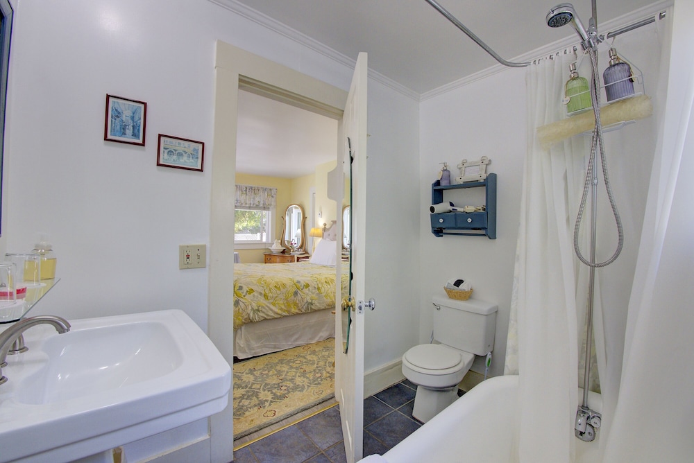 Secret Garden Inn and Cottages - photo 109