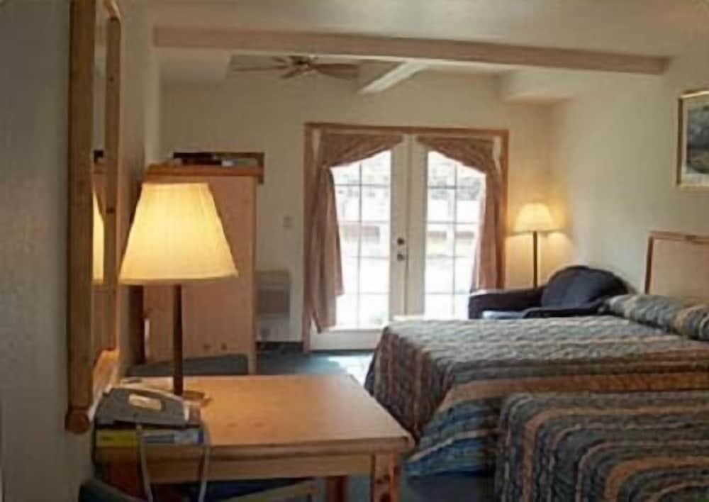 Edgewater Inn Shady Cove - photo 11