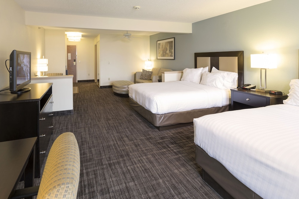 Holiday Inn Express & Suites St Joseph by IHG - photo 26