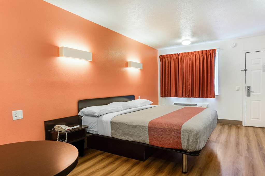 Motel6 Youngstown OH - photo 8