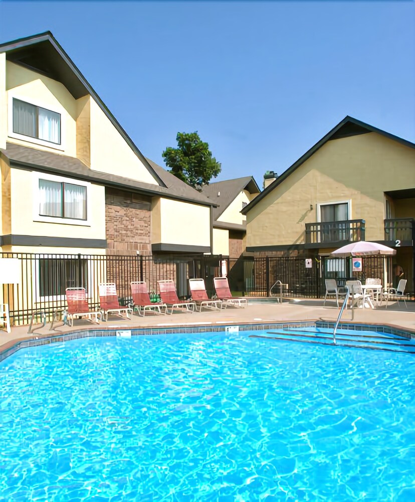 Sterling Hotel and Suites - photo 33