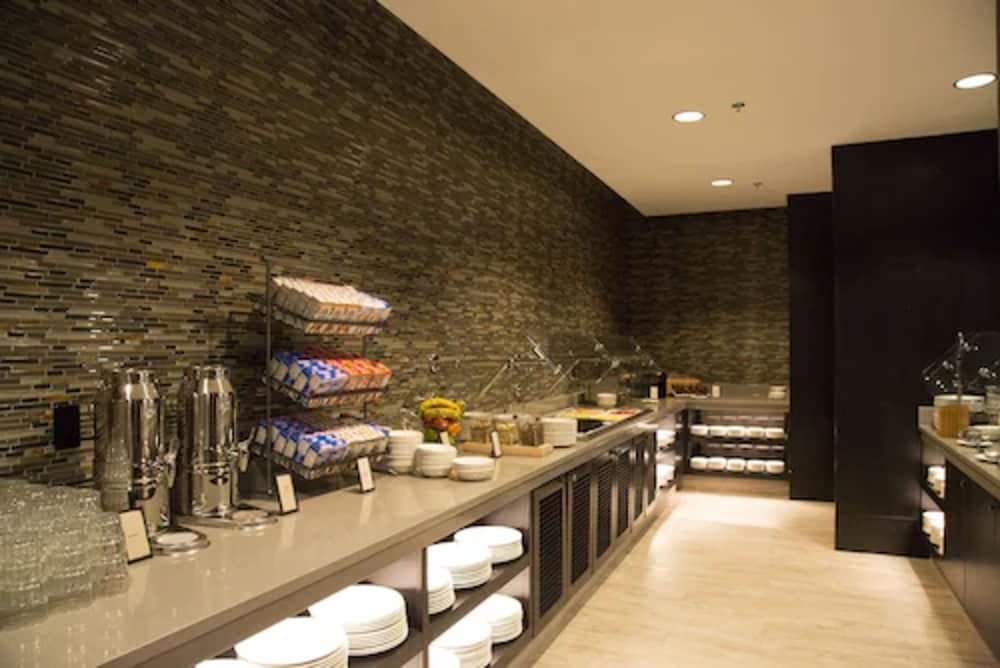 Hilton Kansas City Airport - photo 38