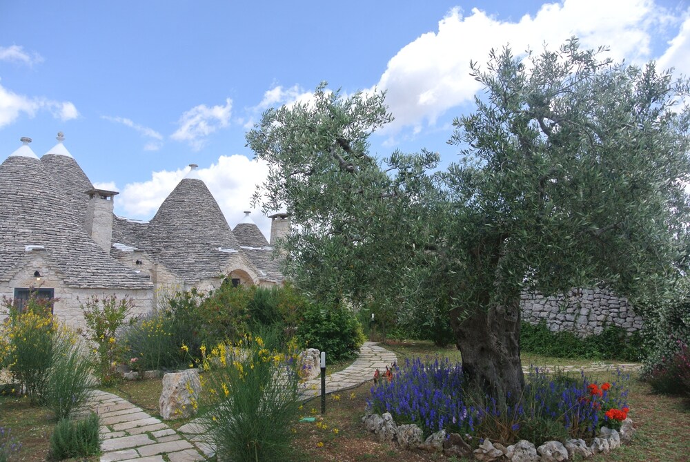Trulli Paparale — 4-Star Luxury Hotel in Alberobello, Italy