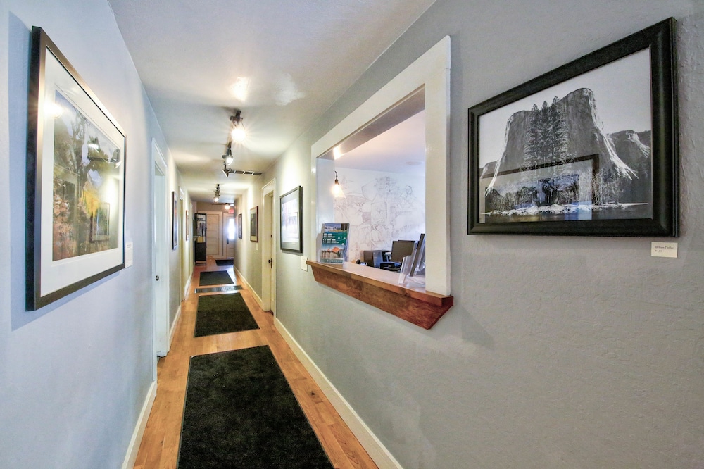 Hotel Charlotte - photo 24
