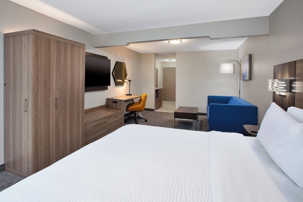 Holiday Inn Express & Suites Wauseon by IHG - photo 10