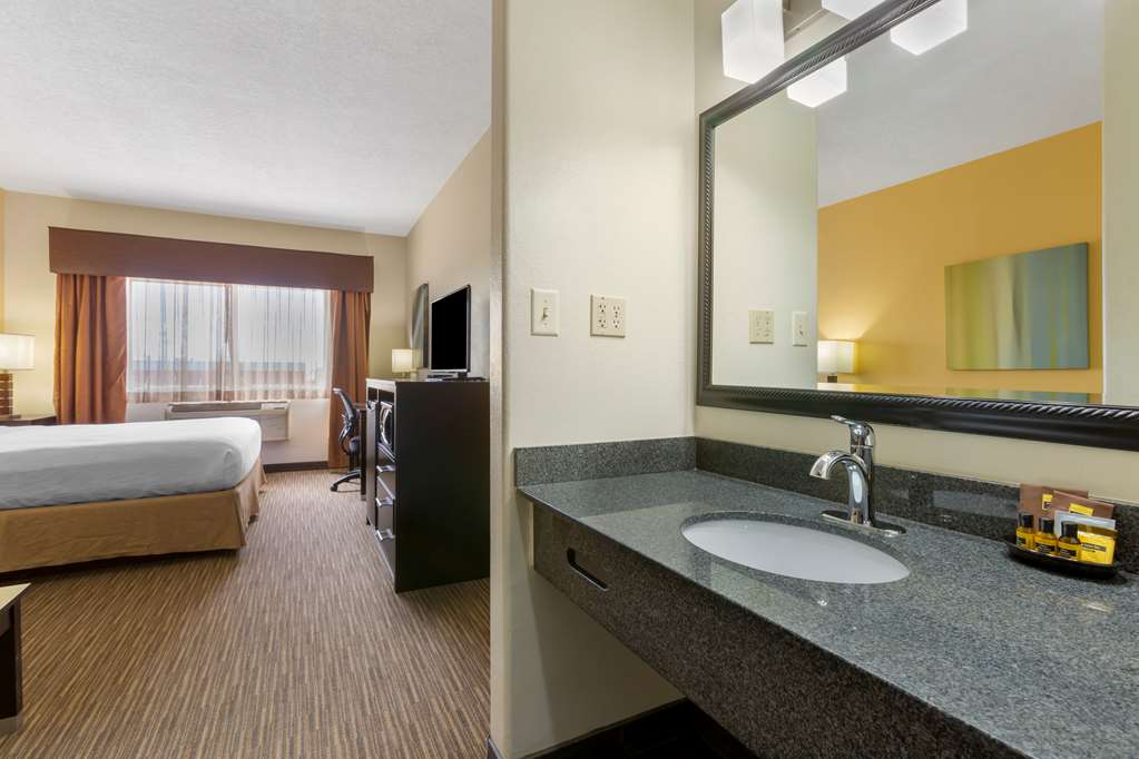 Best Western Plus The Four Corners Inn - photo 30