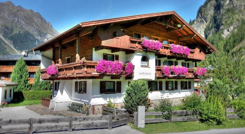 Appartements Alpenrose — 4-Star Luxury Hotel in Laengenfeld, Austria