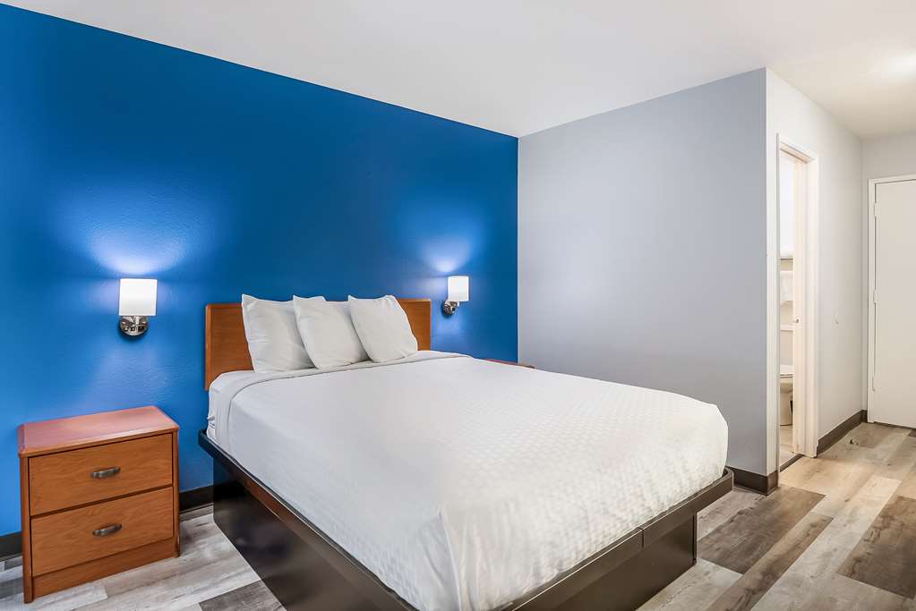 Americas Best Value Inn East Peoria - photo 27