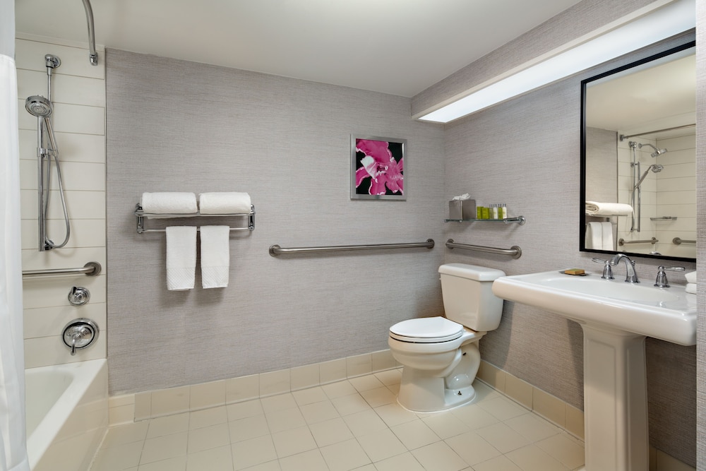 DoubleTree by Hilton Fairfield Hotel & Suites - photo 33
