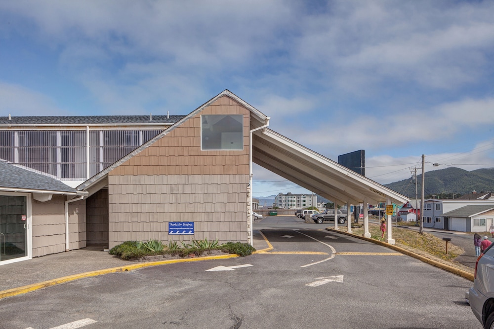 Silver Sands Motel - photo 33