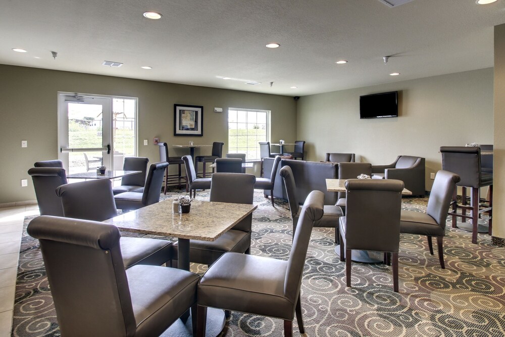 Cobblestone Inn & Suites Avoca - photo 12
