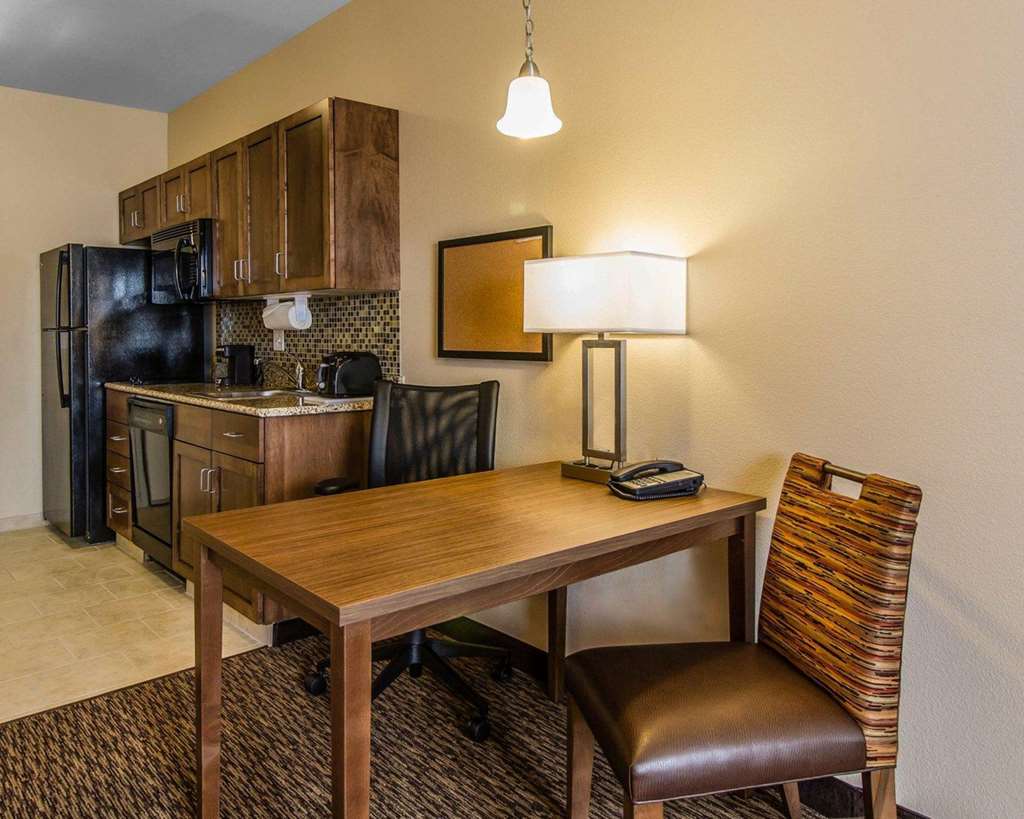 MainStay Suites Watford City Event Center - photo 10