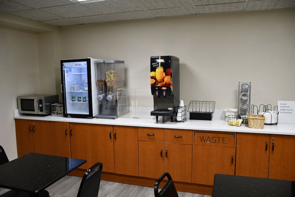 Stillwater Inn & Suites - photo 24