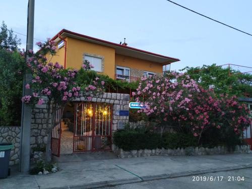 Apartments Maricic 200 meters from the Beach — 4-Star Luxury Hotel in Novi Vinodolski, Croatia
