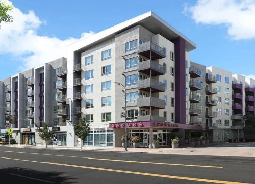 Tucked in Little Tokyo — 4-Star Luxury Hotel in Los Angeles, United States