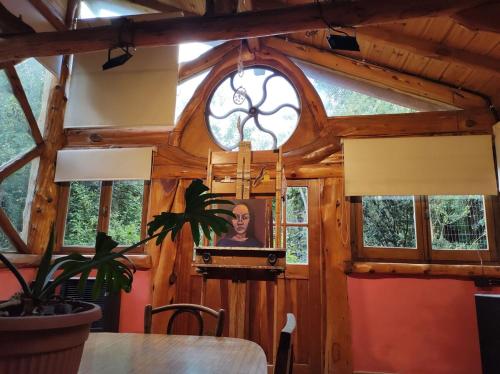 Cabaña de troncos en el bosque in San Carlos De Bariloche, Argentina