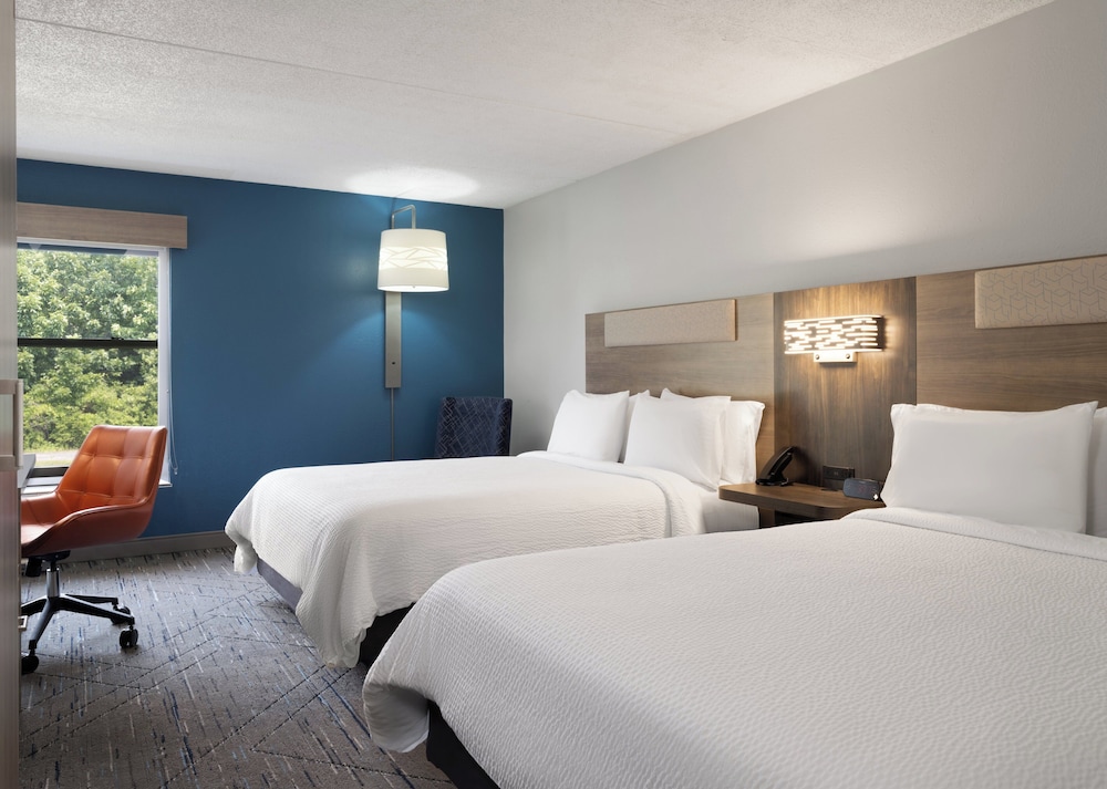 Holiday Inn Express Indianapolis Airport by IHG - photo 32