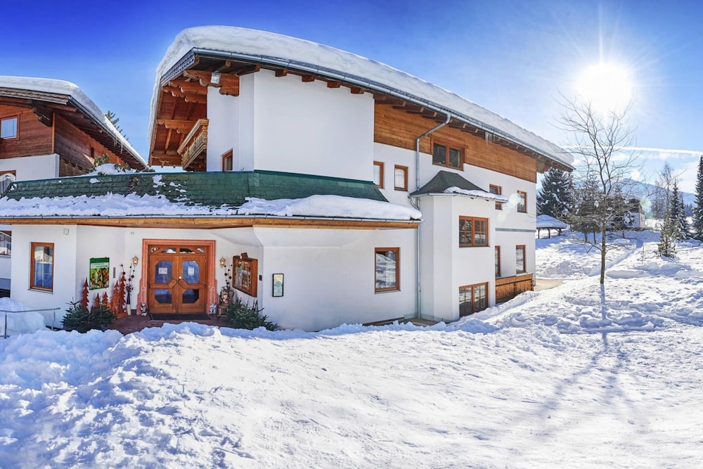 Sonnberg Ferienanlage — 4-Star Luxury Hotel in Flachau, Austria