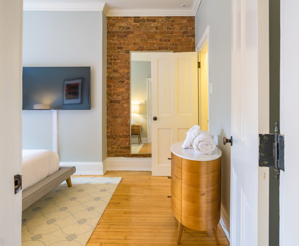 Deedee's Brownstone Van Vorst Park - photo 6