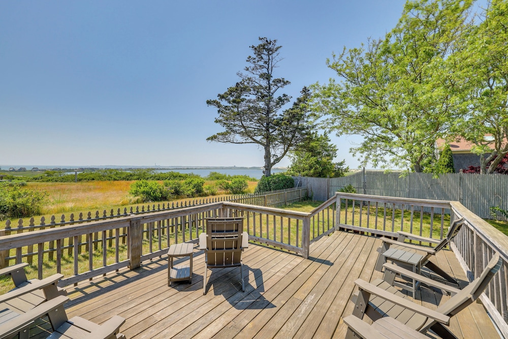5 Mi to Provincetown Water View Beach House — 4-Star Luxury Hotel in Truro, United States