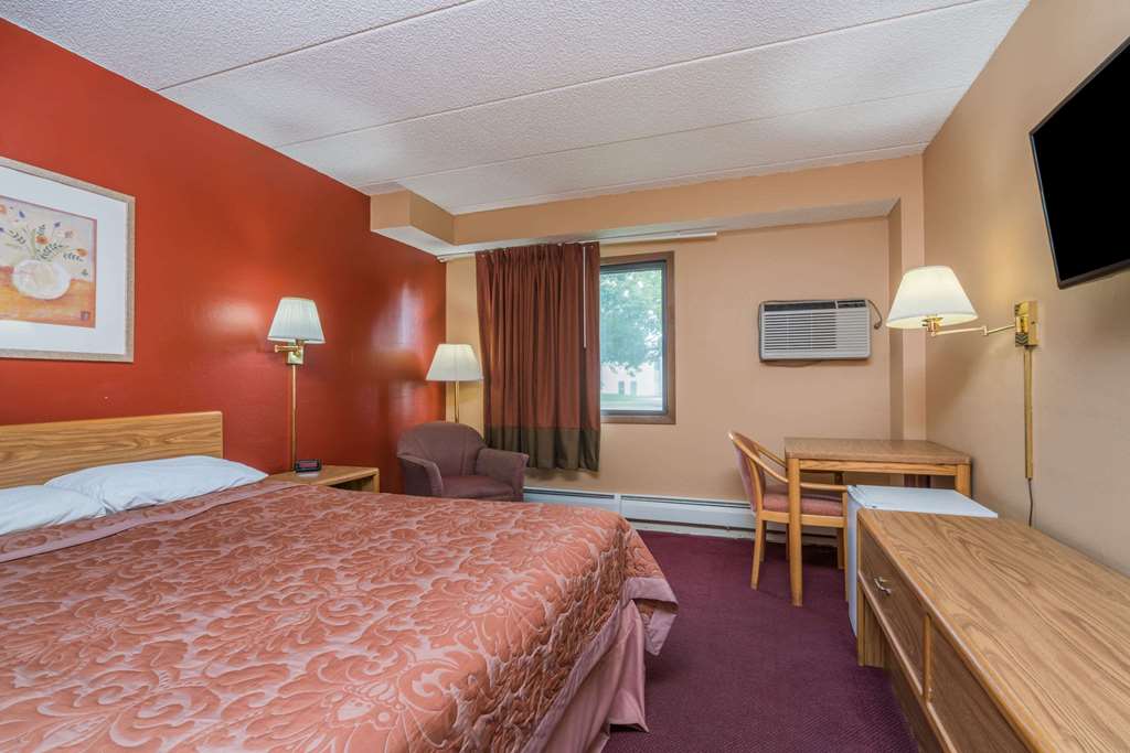 Super 8 by Wyndham Brooklyn Center MPLS - photo 13