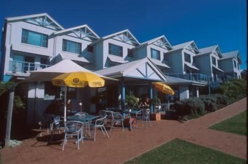 Breakers Apartments Mollymook — 4-Star Luxury Hotel in Mollymook, Australia