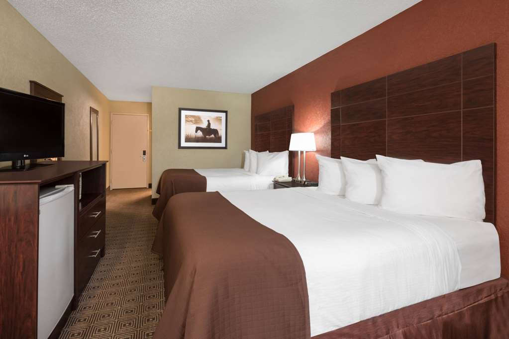 Baymont by Wyndham Midland Airport - photo 10