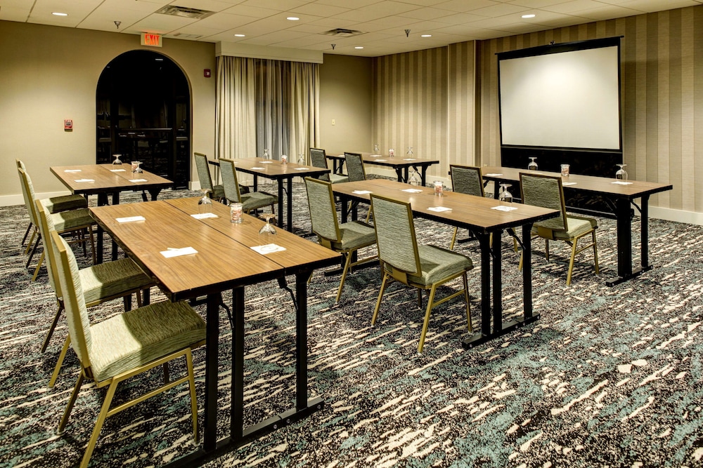 Embassy Suites Williamsburg - photo 37