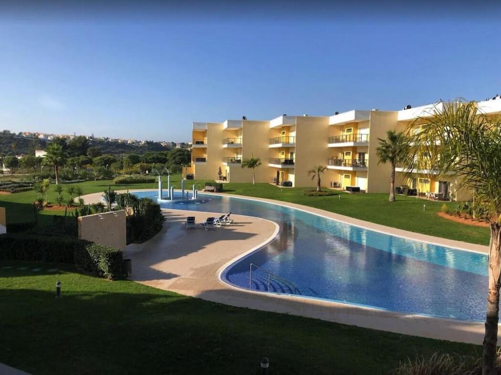 Spacieux Appartement Logis des Fées de la Marina en rez de chaussée de chaussée — 4-Star Luxury Hotel in Albufeira, Portugal