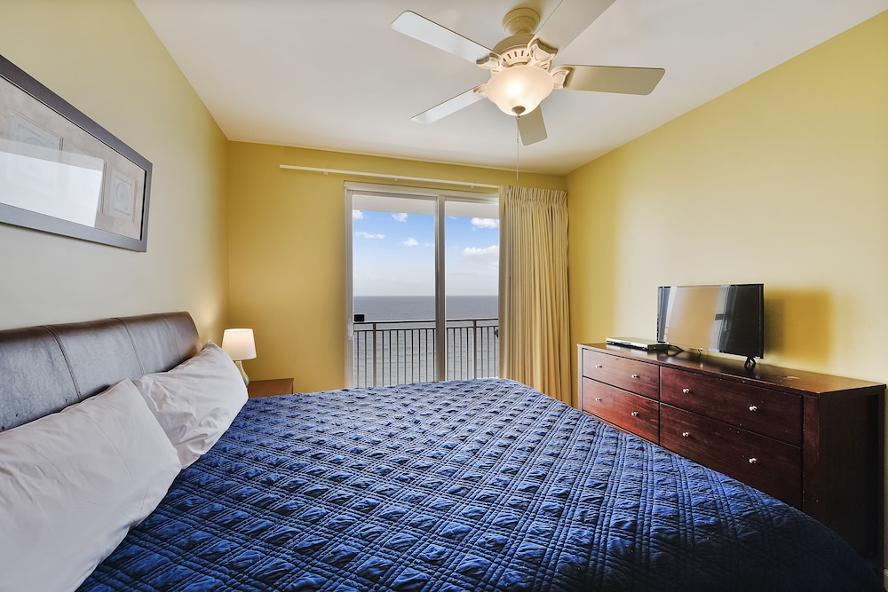 Splash Beach Resort by Book That Condo - photo 11