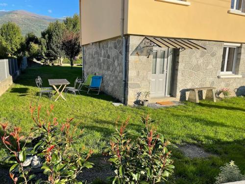 Quartier Calme : T2 Plain Pied Avec Son Jardin — hotel in Argeles-Gazost