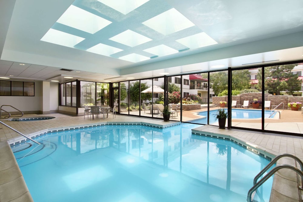 Embassy Suites by Hilton Detroit Metro Airport - photo 28